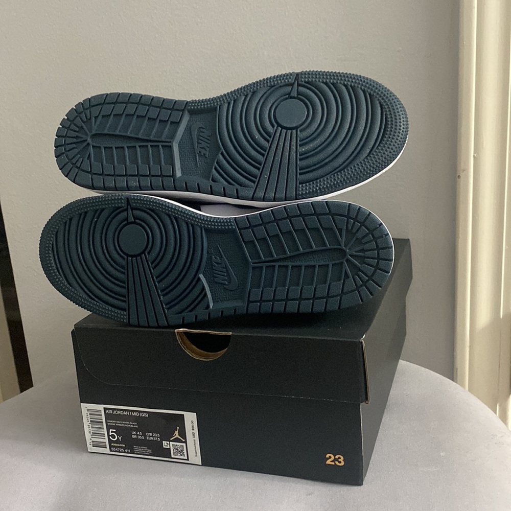 Air Jordan Mid: Armory Navy/White-Black - Picture 4 of 4